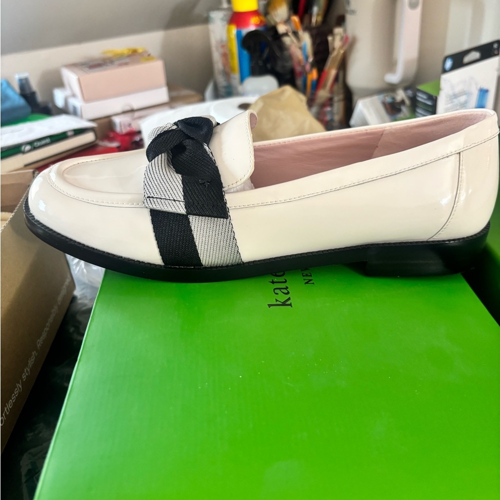Kate Spade Leandra Cream and Black Loafers NIB